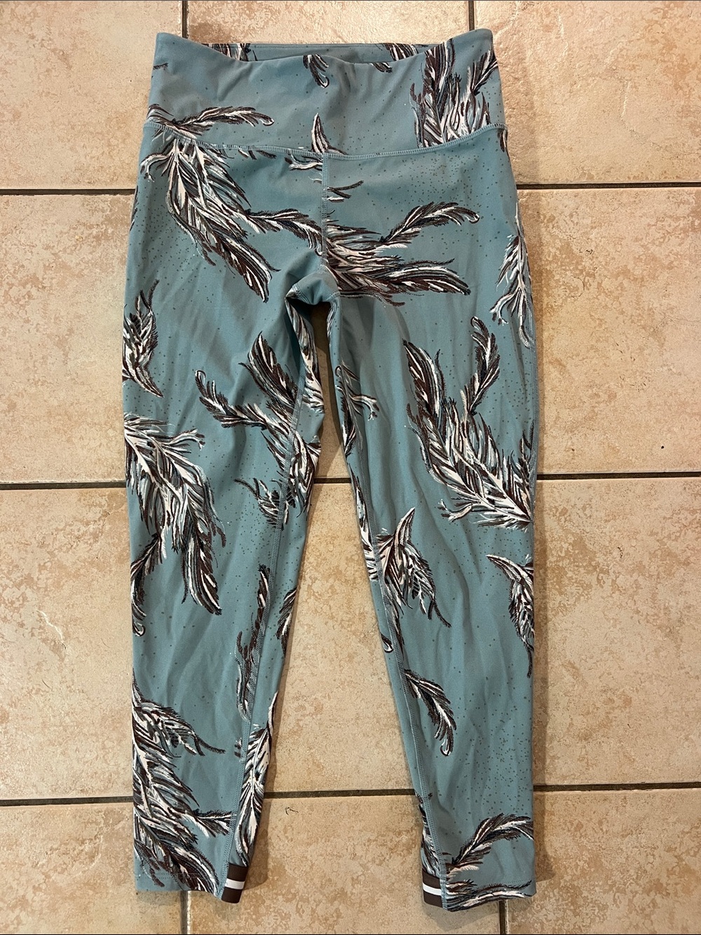Free People Movement Serene Printed 7/8 Yoga Leggings‎ Feathers, Sz Medium